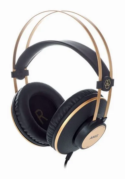 AKG K-92, widok 3