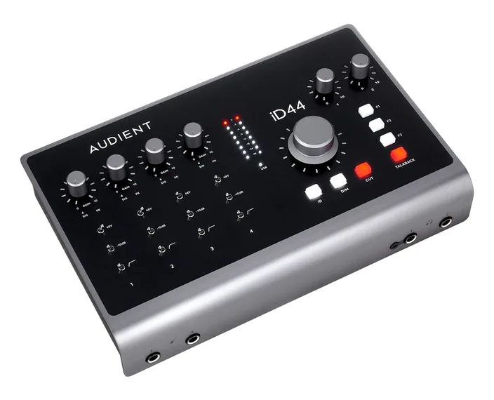Audient iD44 MKII, widok 3