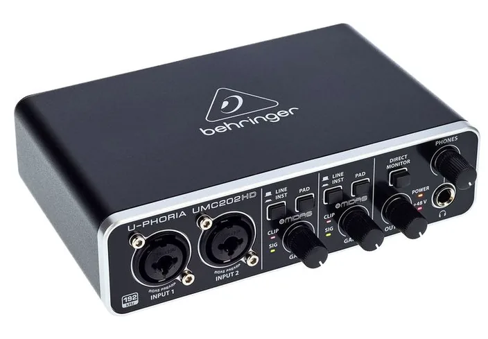 Behringer U-Phoria UMC202HD, widok 3
