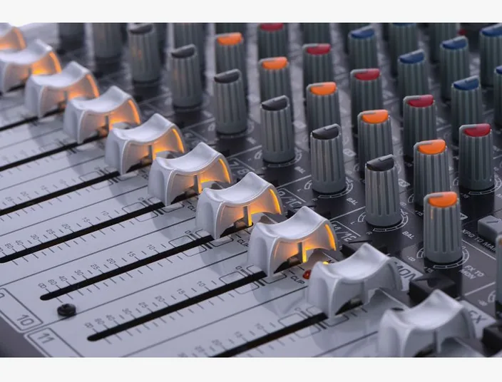 Behringer Xenyx QX1222USB, widok 4