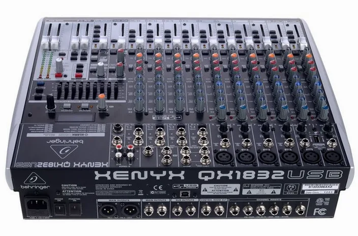 Behringer Xenyx QX1832USB, widok 3