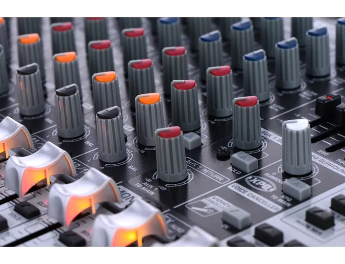 Behringer Xenyx QX1832USB, widok 4