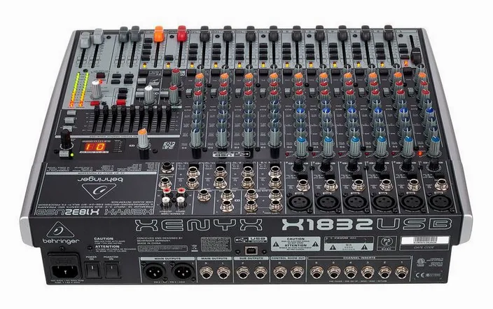 Behringer Xenyx X1832USB, widok 4