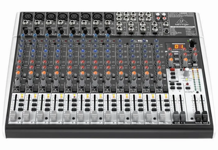 Behringer Xenyx X2222USB, widok 2