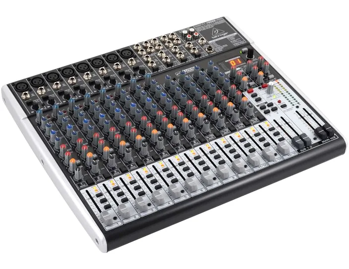 Behringer Xenyx X2222USB, widok 3