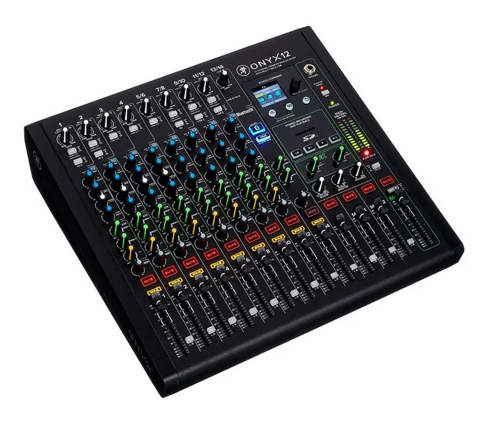 Mackie Onyx12, widok 3