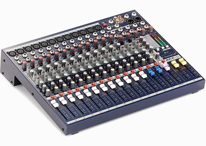 Soundcraft EFX12, widok 3