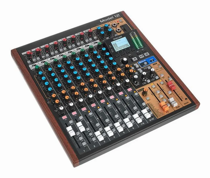 Tascam Model 12, widok 3