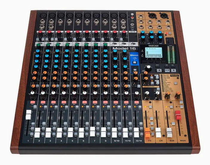 Tascam Model 16, widok 2