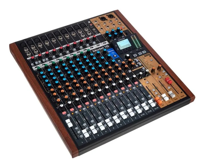 Tascam Model 16, widok 3