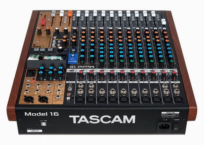 Tascam Model 16, widok 4