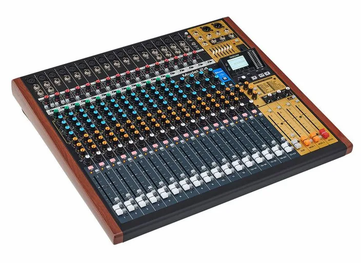 Tascam Model 24, widok 3