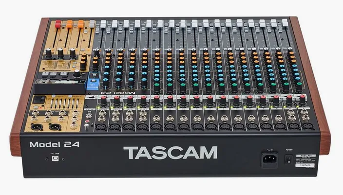 Tascam Model 24, widok 4