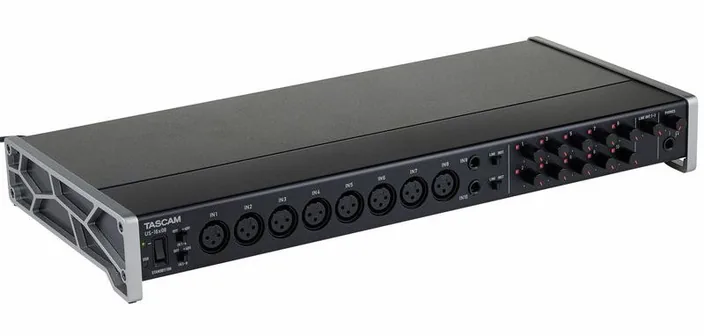 Tascam US-16x08, widok 3