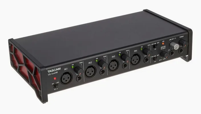 Tascam US-4x4HR, widok 3
