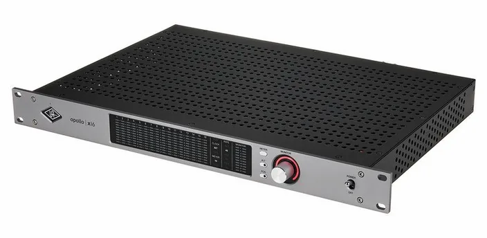 Universal Audio Apollo x16 Gen2 AC, widok 2