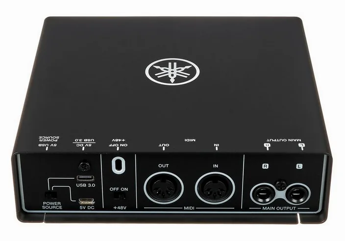Yamaha URX22C, widok 4